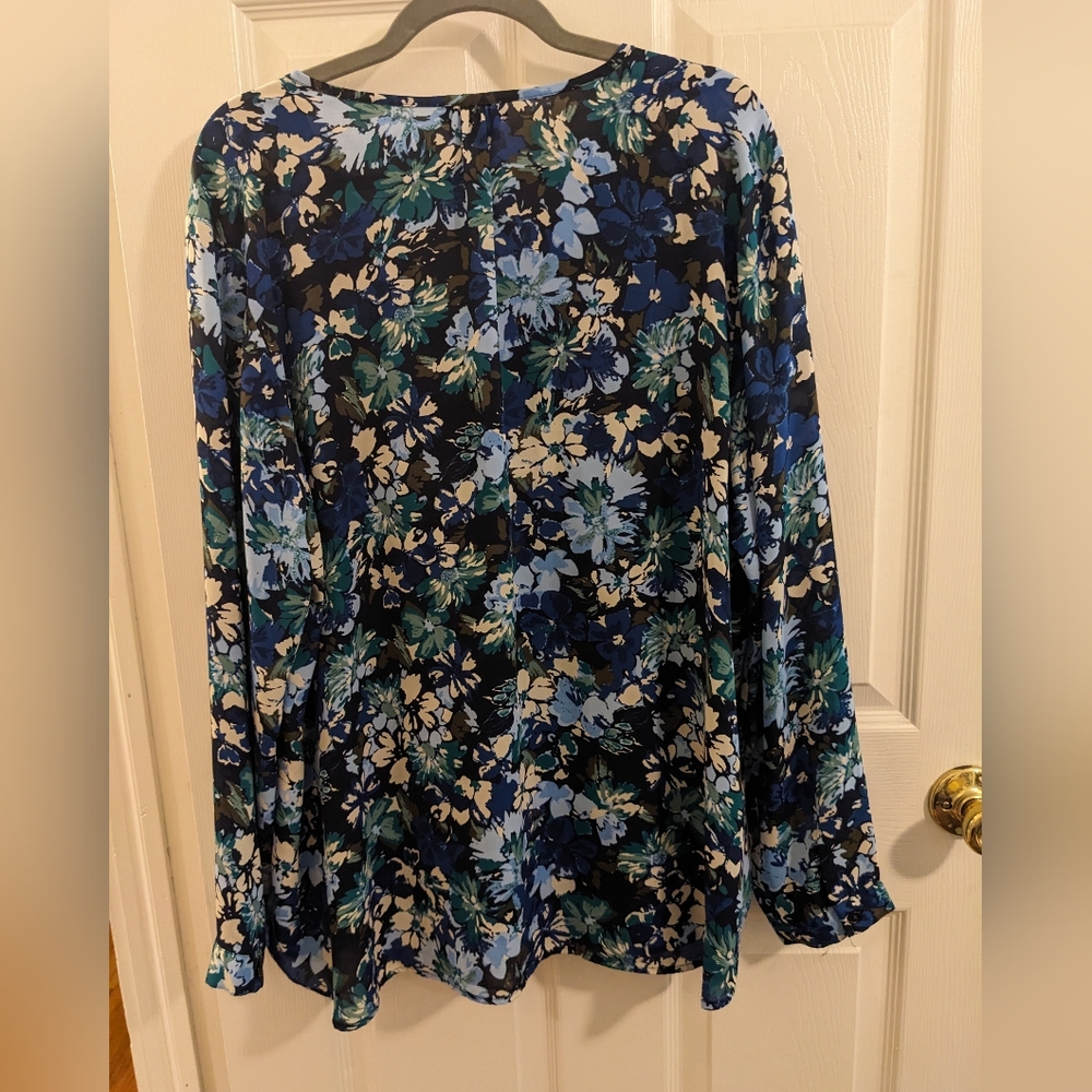 🔴3/$15. Van Heusen blue, floral, long sleeve blouse, size XXL - Picture 3 of 14